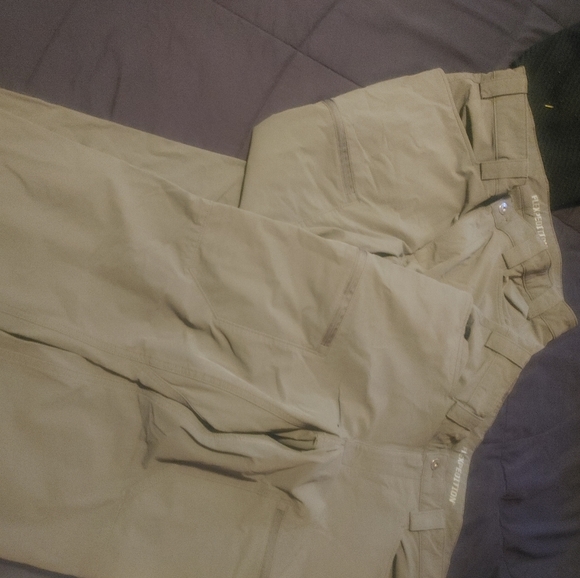 Deluth trading Co. Pants - Picture 3 of 3